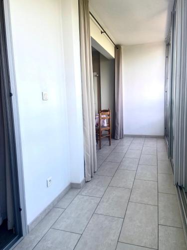 One-Bedroom Apartment with View image 2
