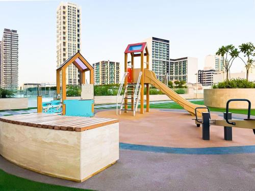 Luxury 1BR on High Floor JVC - image 4