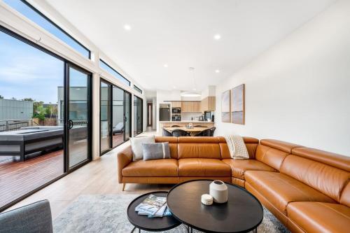 Waterfront Luxury in Opossum Bay in Sandford