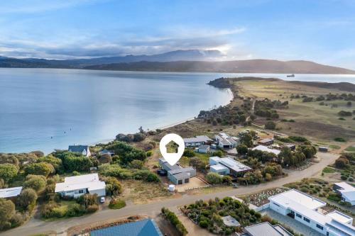 Waterfront Luxury in Opossum Bay in Sandford