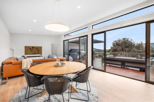 Waterfront Luxury in Opossum Bay in Sandford