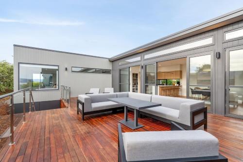 Waterfront Luxury in Opossum Bay in Sandford