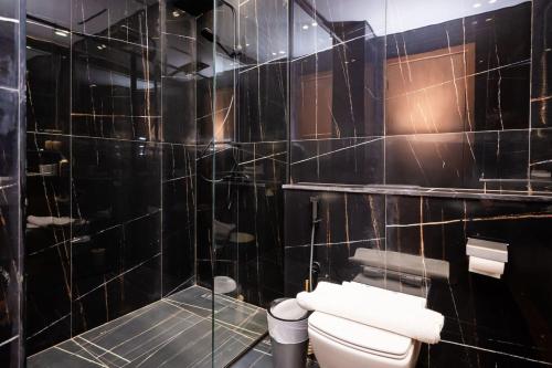 Onyx 1BR with Stunning City Views - image 4