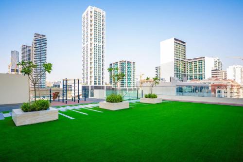 Elegant 1BR with High Rise JVC - image 9