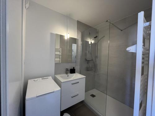 Apartment with View and Balcony image 9