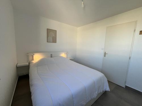 Apartment with View and Balcony image 6