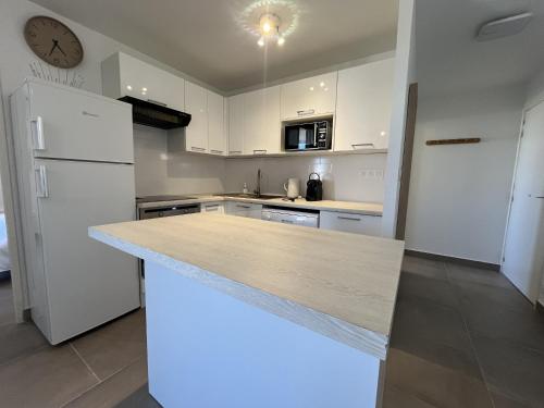 Apartment with View and Balcony image 4