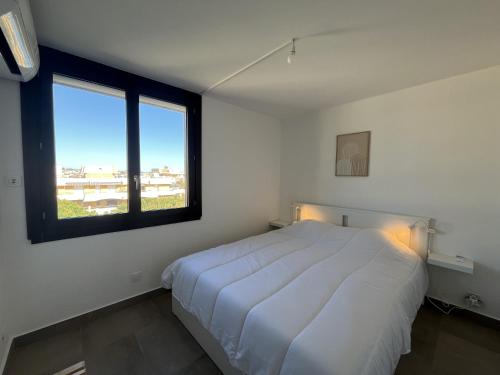 Apartment with View and Balcony image 1