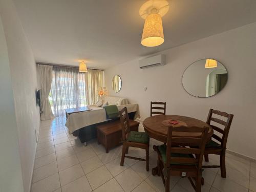 One-Bedroom Apartment image 10