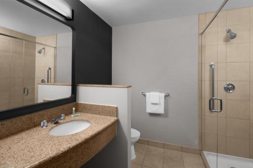 Courtyard by Marriott Santa Clarita Valencia - image 10