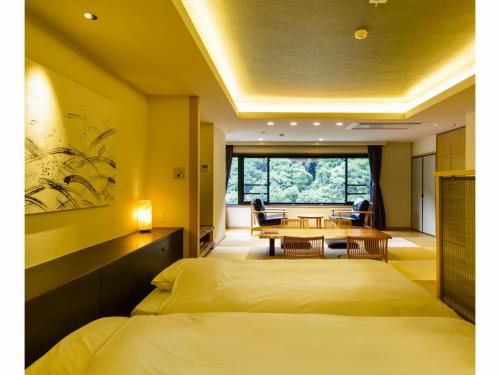 ホテルおくゆもとDeluxe Twin Room with Tatami Area and Hot Spring Bath - Seseragi-Tei