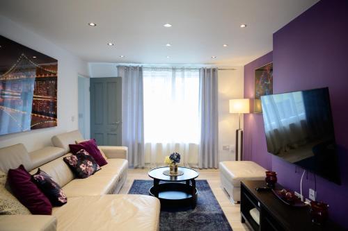 Strelley house 2 , Perfect for business trip & Families holiday or working proffesionals-5 min from  in 比爾伯樂