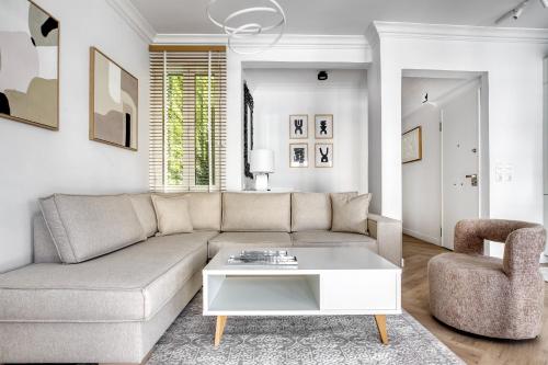 Whitewood Residence, Афины