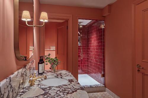 Facilities, Miiro Templeton Garden in Earls Court