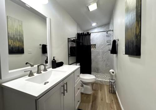 Brand New Bungalow with Amenities in 伊斯頓高地