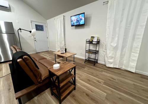 Brand New Bungalow with Amenities in 伊斯頓高地