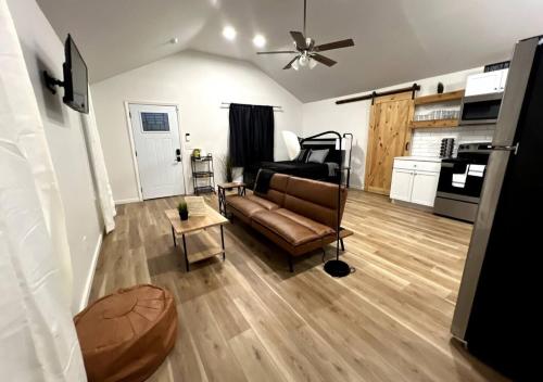 Brand New Bungalow with Amenities in 伊斯頓高地