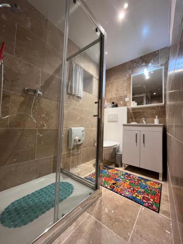Vannas istaba, Appartement complet - Salles sous Bois in Salles-sous-Bois