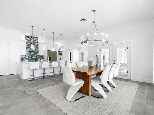 NEW LISTING! Sunshine Retreat!! - image 2