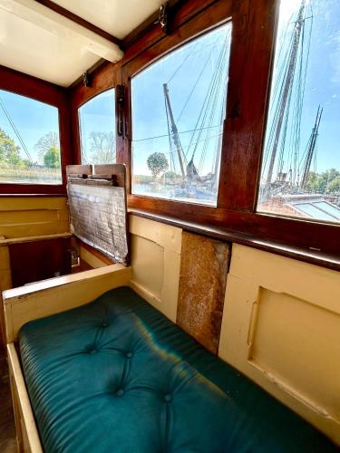 設施, Ray's crew in 市中心