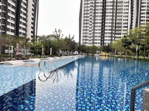 KL North 5-15Mins to Bt Caves MontKiara KLCC Mitec - image 4