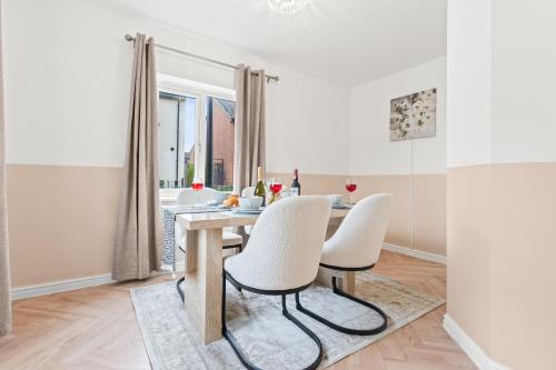 บริการและสิ่งอำนวยความสะดวก, 247 Serviced Accommodation in Telford 4BR House in ลอว์ลีย์