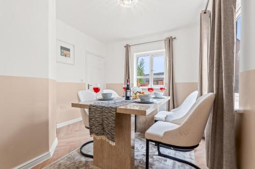 บริการและสิ่งอำนวยความสะดวก, 247 Serviced Accommodation in Telford 4BR House in ลอว์ลีย์