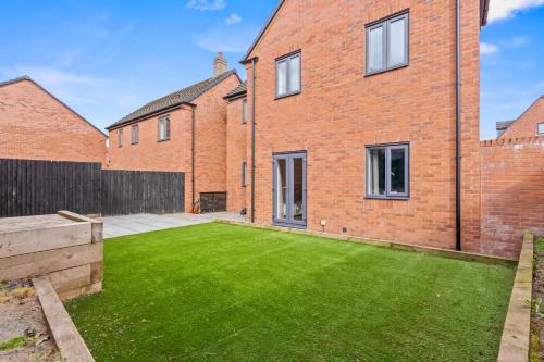 สวน, 247 Serviced Accommodation in Telford 4BR House in ลอว์ลีย์