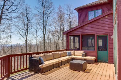 Secluded Adirondack Cabin about 5 Mi to Sacandaga Lake in Broadalbin, USA