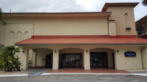 Entrance, Tricove Inn & Suites in Jacksonville (FL)