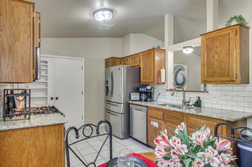 2 Mi to OU Family-Friendly Retreat with Patio! in East Imhoff