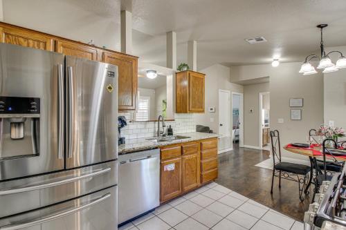 2 Mi to OU Family-Friendly Retreat with Patio! in East Imhoff