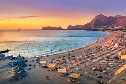 Cream Cozy Getaway - 3 Pearls Pool Retreat in Voukolies