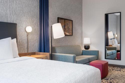 King Studio Suite with Accessible Tub - Mobility Access