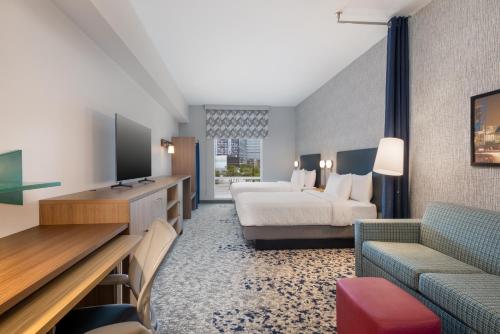 Studio Suite with Two Queen Beds image 3