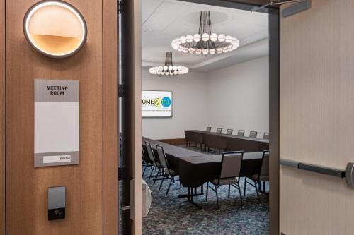 Home2 Suites by Hilton Houston Downtown Convention Center - image 8