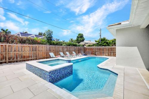 Starfish Wishes! - Less Than 1 Mile To Beach - Salt Water Pool - Walk to the Beach!