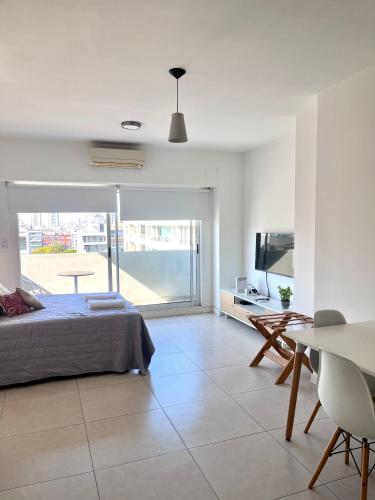 Hollywood Oasis Apart