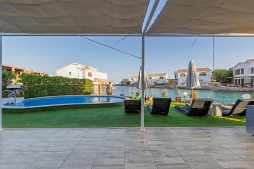 Aden Beach - Sea View room with beach access in Villa 2