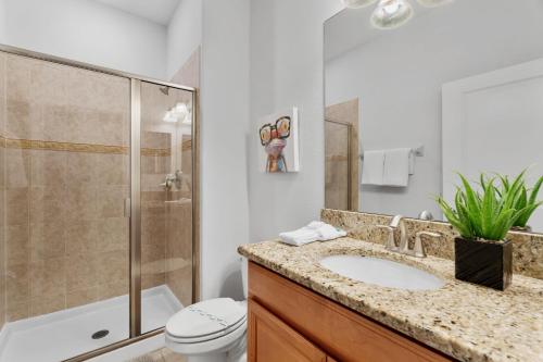 Townhome 4BR with Pool at Storey Lake - image 5