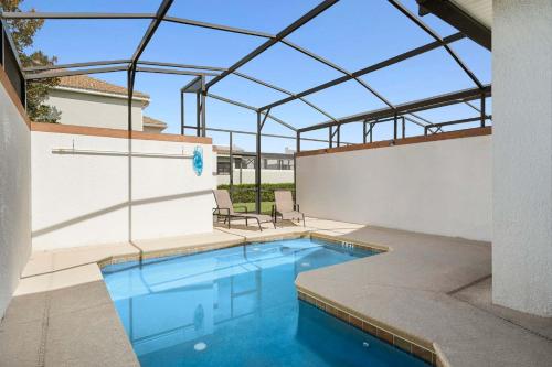 Townhome 4BR with Pool at Storey Lake - image 6