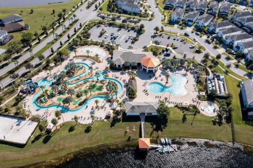 Townhome 4BR with Pool at Storey Lake Florida