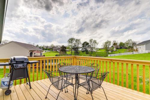 Deck and Outdoor Dining Family Getaway in Dry Ridge in Dry Ridge (KY)