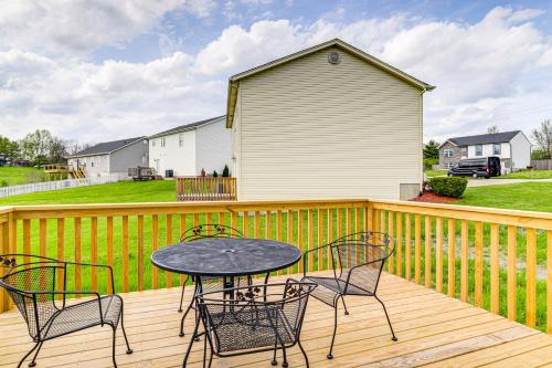 Deck and Outdoor Dining Family Getaway in Dry Ridge in Dry Ridge (KY)