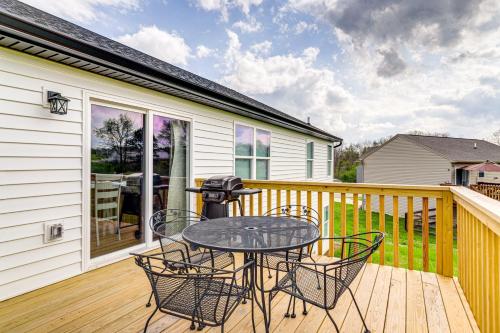 Deck and Outdoor Dining Family Getaway in Dry Ridge in Dry Ridge (KY)