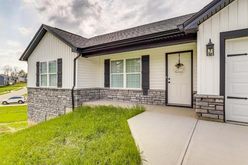 Deck and Outdoor Dining Family Getaway in Dry Ridge in Dry Ridge (KY)