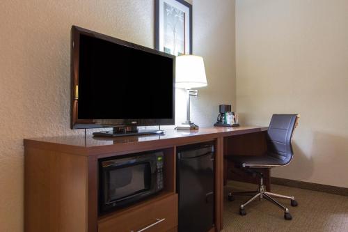 Comfort Inn & Suites Convention Center - image 27