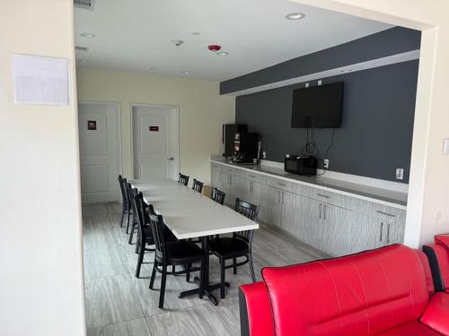 Econo Lodge Inn & Suites Humble FM1960 - IAH Airport in Humble, USA