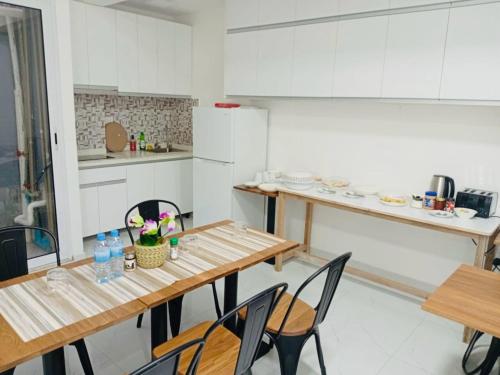 Restaurant, LemonRock Comfort near Male Local Market