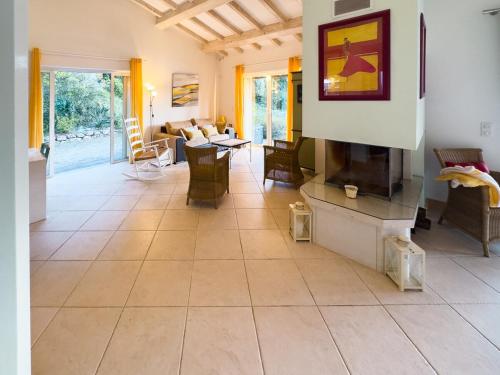 Exclusive Authentic Riviera Villa - Private Pool, Petanque Court, Panoramic Mediterranean Sea & Este in Antheor